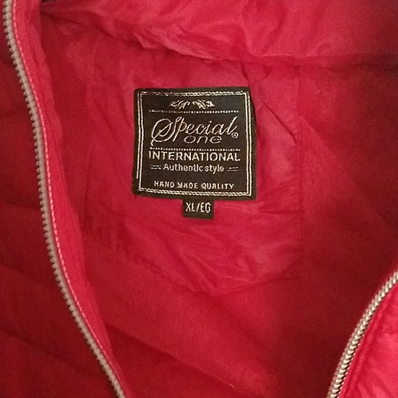 🎄CHRISTMAS SALE🎄 Red vest with  removal hat - Picture 2 of 7